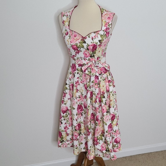 Lindy Bop Dresses & Skirts - Lindy Bop floral sleeveless dress
